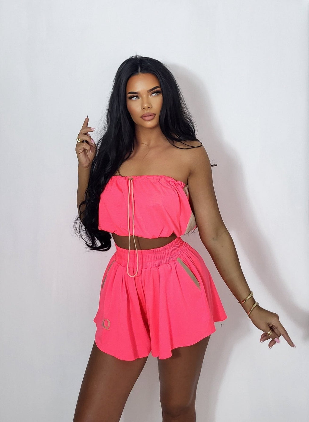 Komplet Besquar — top bandeau i szorty neonowy róż - Lexandra Style
